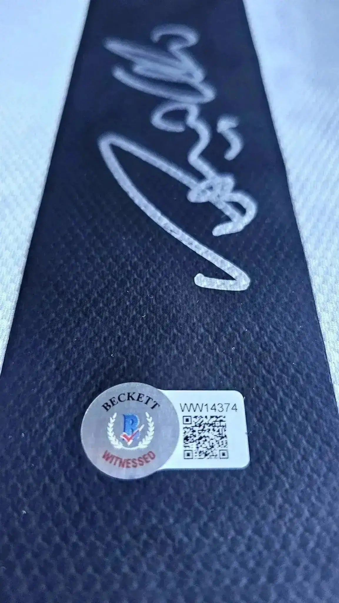 Close-up view of Ronaldo Nazário's signature and Beckett witness sticker on the shirt.