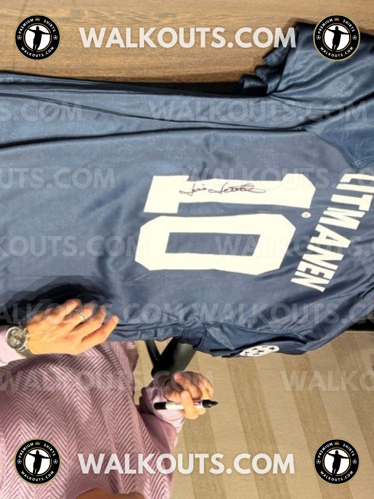 Signature close-up (signing proof) for Jari Litmanen (AFC Ajax) — 1994-1995 • #24JLI20017610