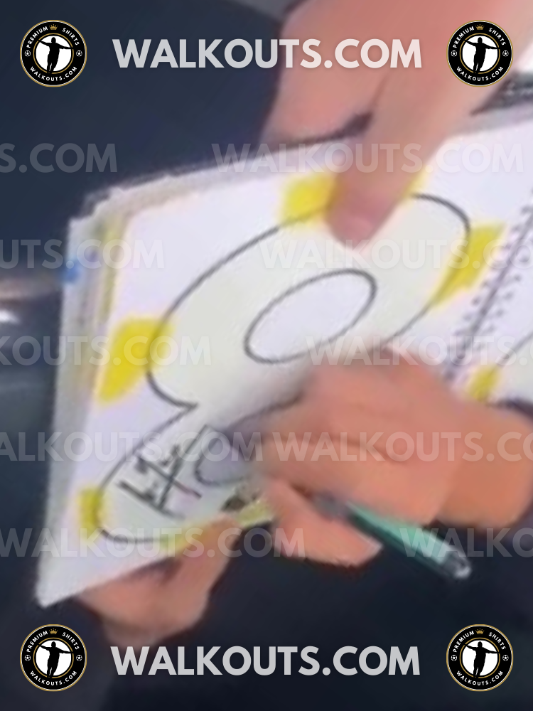Signature close-up (signing proof) for Marc Guiu (Chelsea F.C.) — 2024-2025 • #24MGP20018438