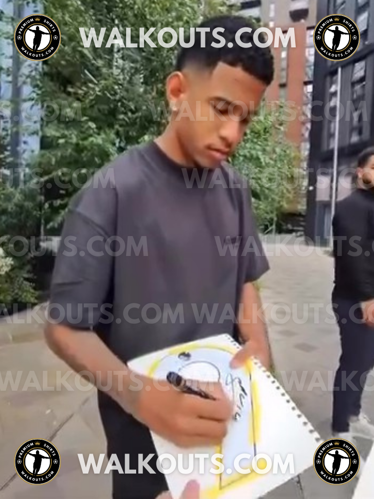 Signed Savinho Manchester City 2024-25 | Beckett Grade 8 — Signing proof 24SAV20018626