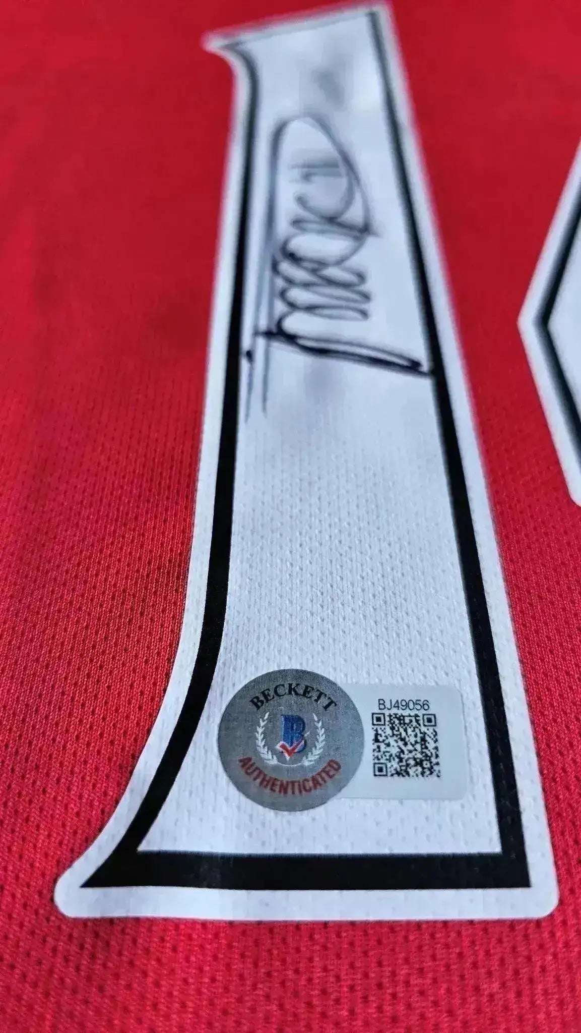 Signature detail showing Thierry Henry on the No. 14 with Beckett authentication sticker.