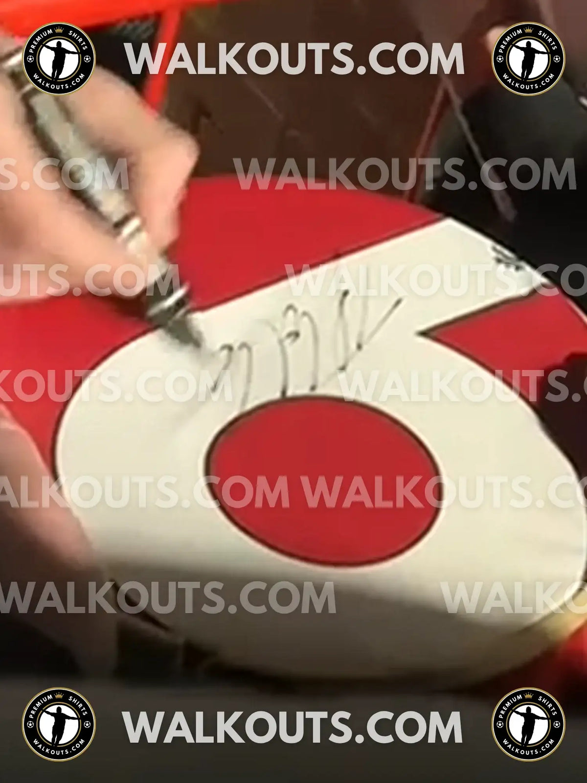 Signature close-up (signing proof) • #26TFL20029539
