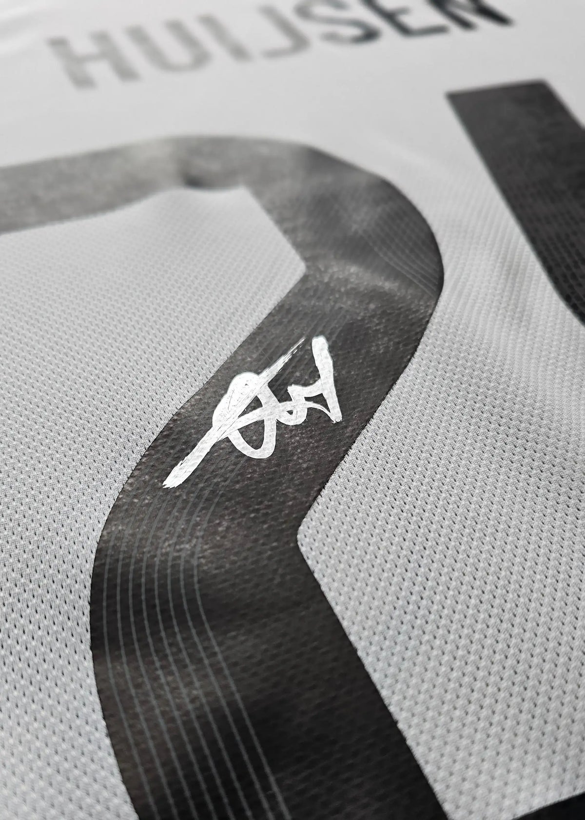 Signature detail of Dean Huijsen on the back of the football shirt with No. 24.