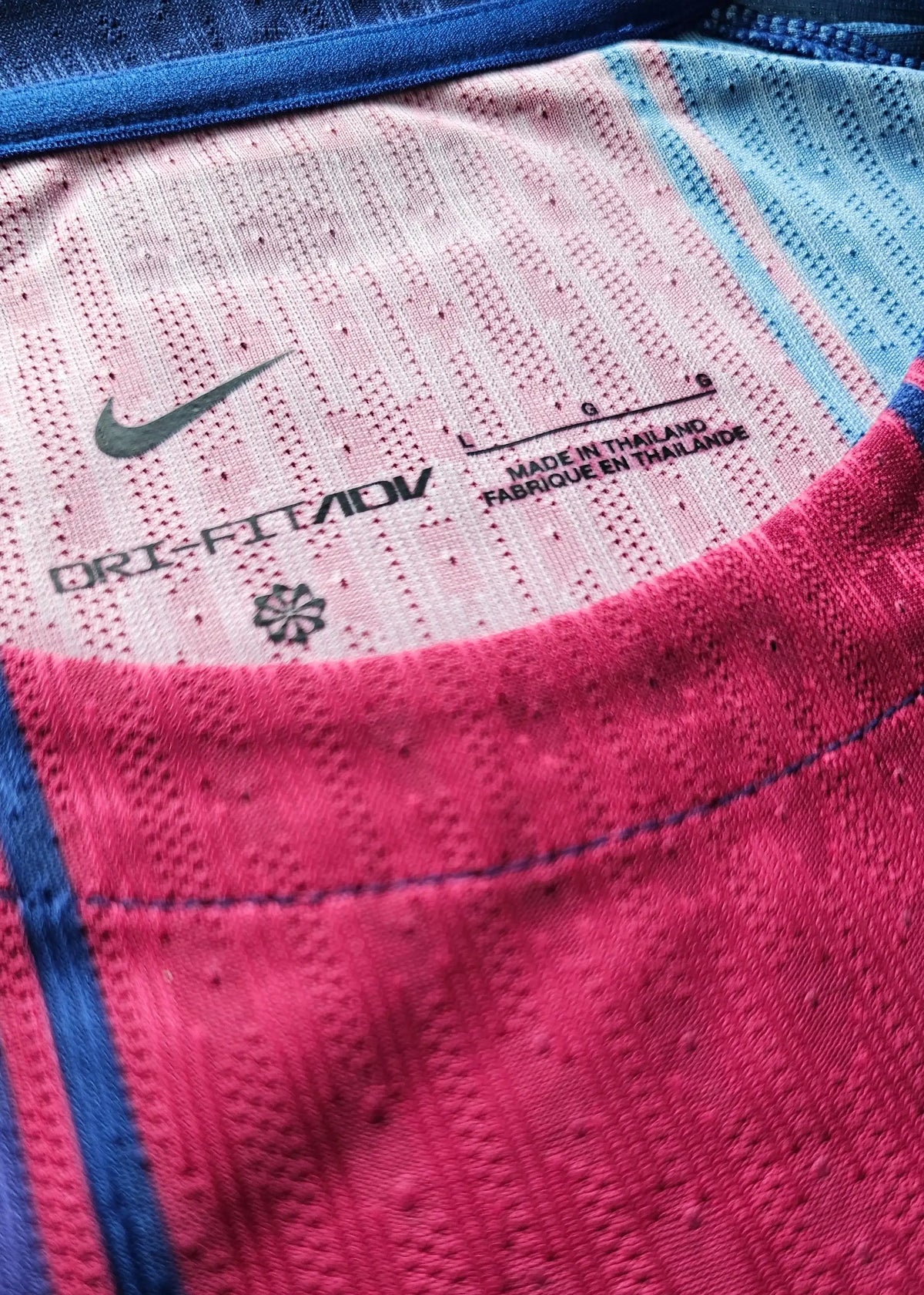 Nike Dri-FIT ADV neck tag reading 'Made in Thailand', size L/G, inside the collar of Pau Cubarsí's FC Barcelona 2025-2026 shirt.