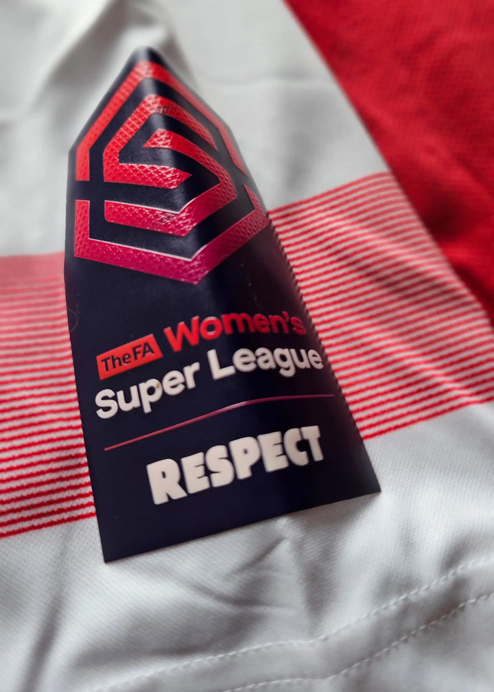 Close-up of the 'FA Women's Super League' and 'Respect' sleeve patch, from Vivianne Miedema's 2018-2019 Arsenal shirt.